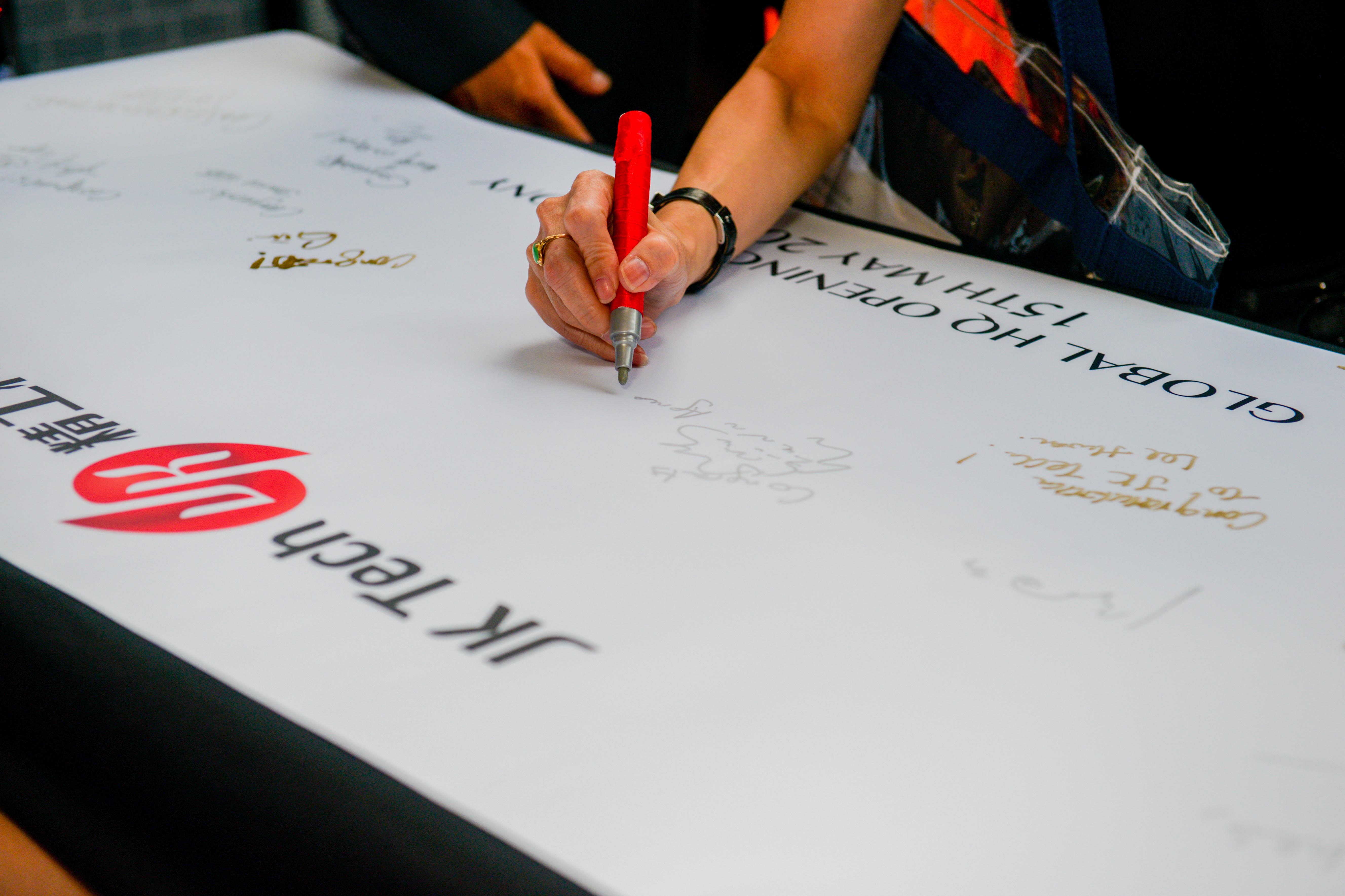 Guests signing well wishes