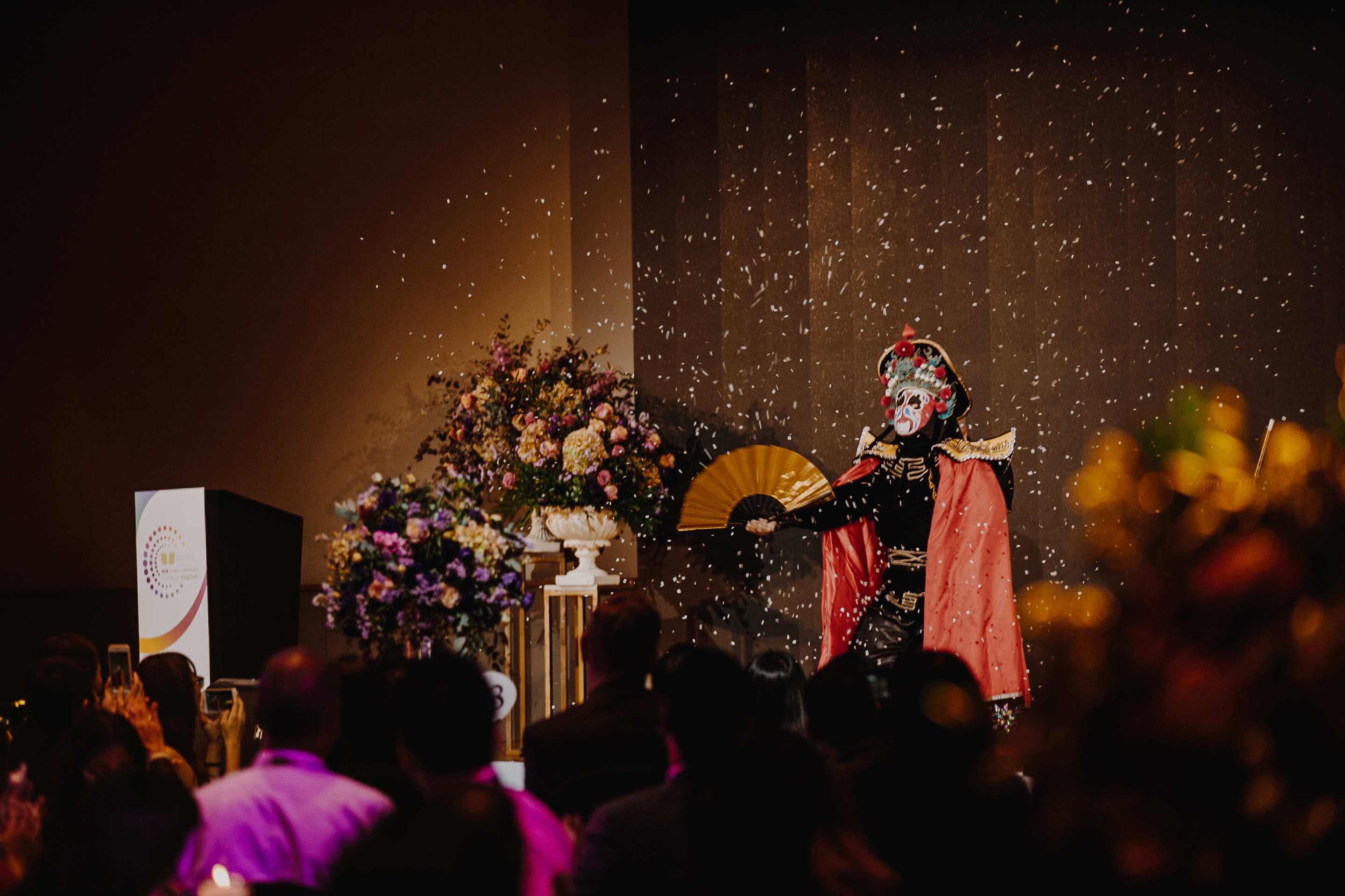 Fringe Entertainment Singapore - Chinese Mask Change